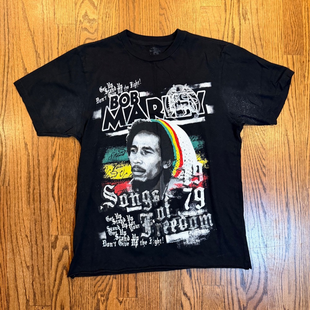 Bob Marley Songs of Freedom Graphic T-Shirt Cropped Medium Black‎